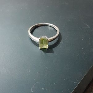 10k white gold peridot ring